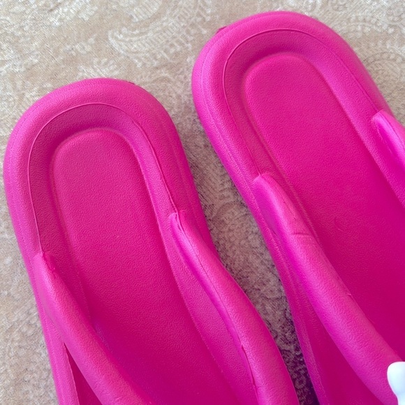 Brand New Hello Kitty Pink Thong Flip Flops Slides Sandals Comfy Cute Fun - Picture 6 of 13